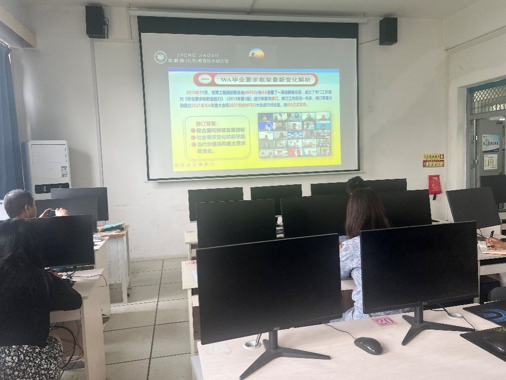 说明: 房间里的电视屏幕AI 生成的内容可能不正确。